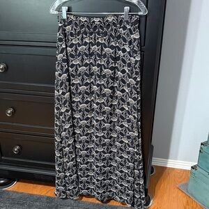 Old Navy Black and White Patterned Maxi Skirt